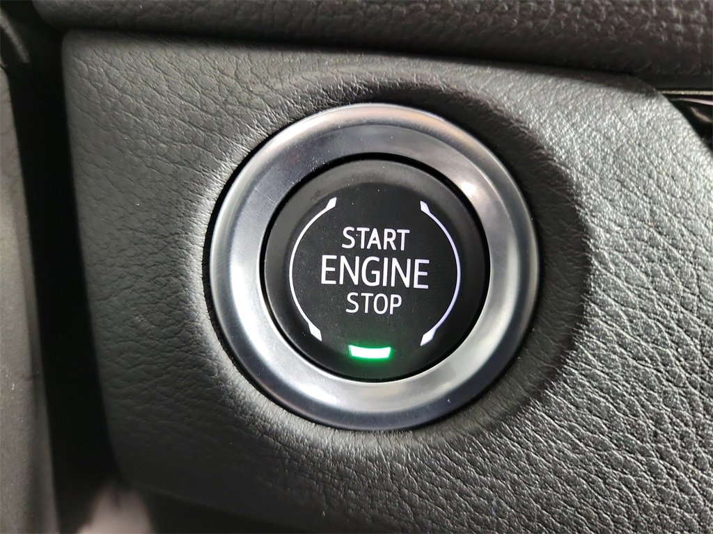 Certified 2025 Cadillac XT4 Premium Luxury image 29