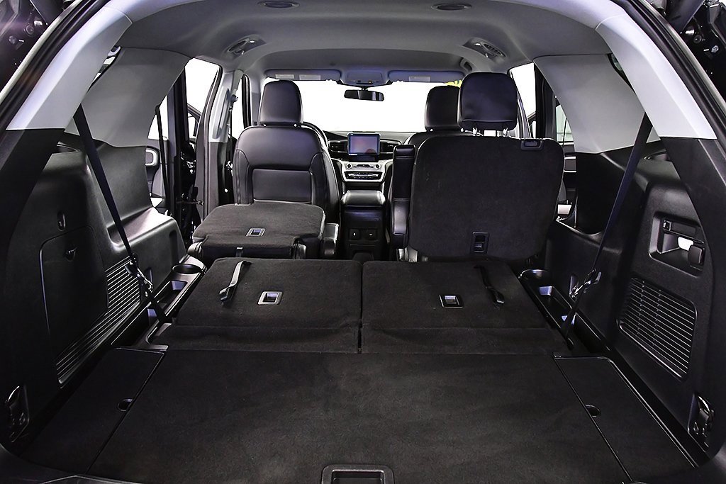 Used 2022 Ford Explorer XLT w/ Equipment Group 202A image 33