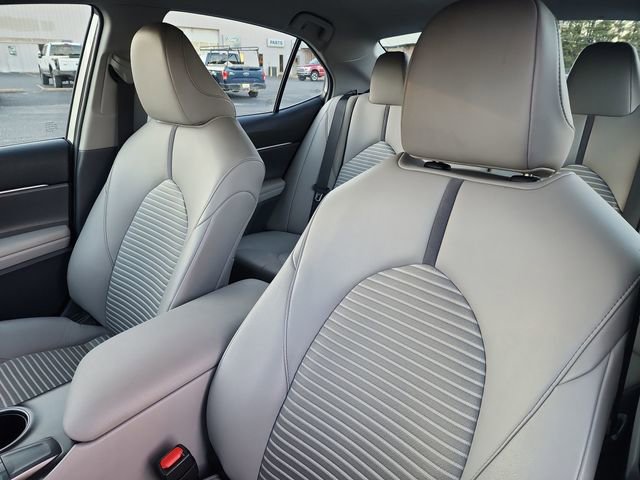 Used 2024 Toyota Camry SE image 11