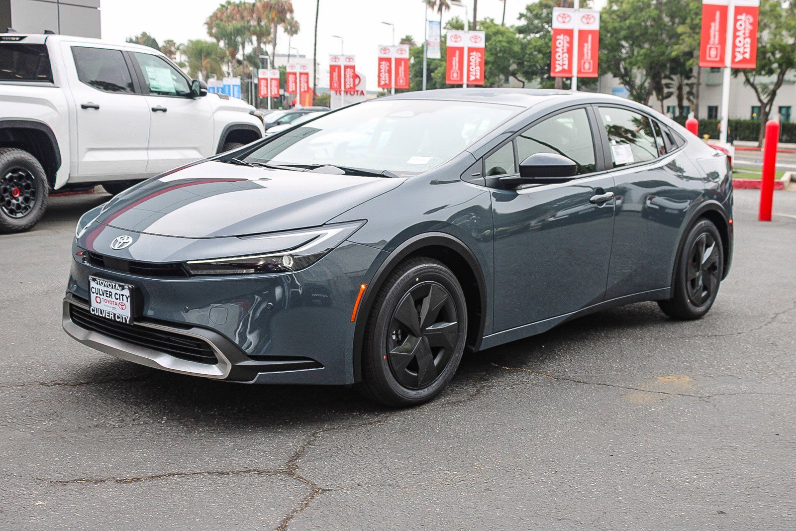 New 2026 Toyota Prius Plug-In Hybrid FWD image 3