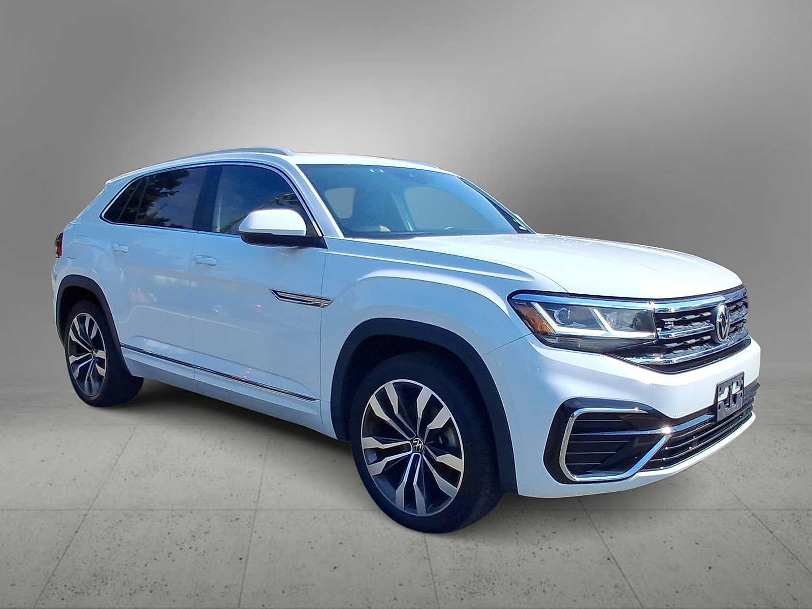 Used 2021 Volkswagen Atlas Cross Sport SEL R-Line AWD/4WD image 2