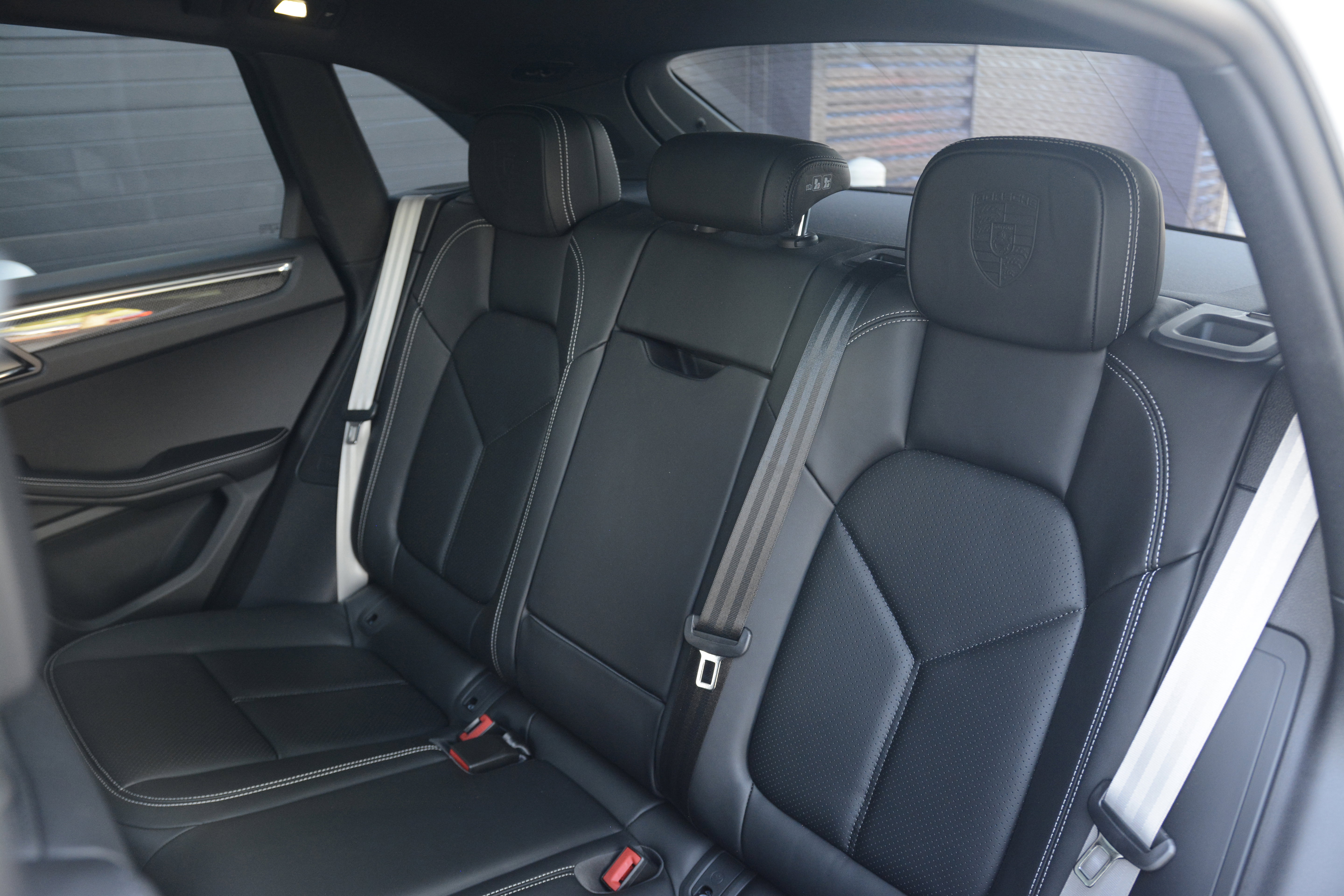 Certified 2026 Porsche Macan Turbo AWD/4WD image 31