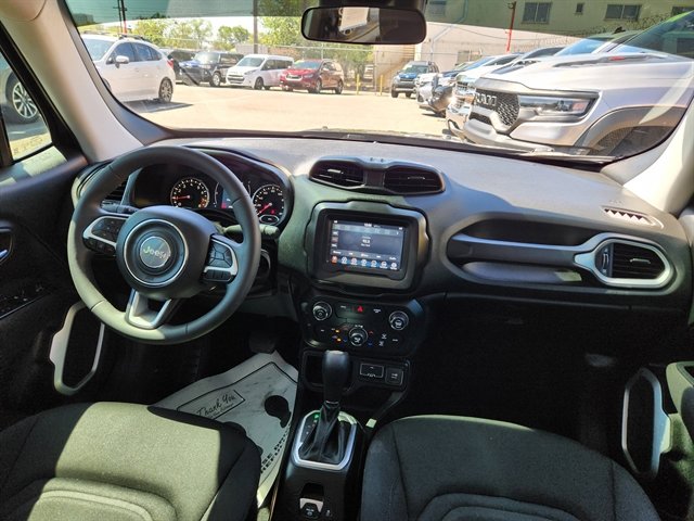 Used 2018 Jeep Renegade Latitude image 4