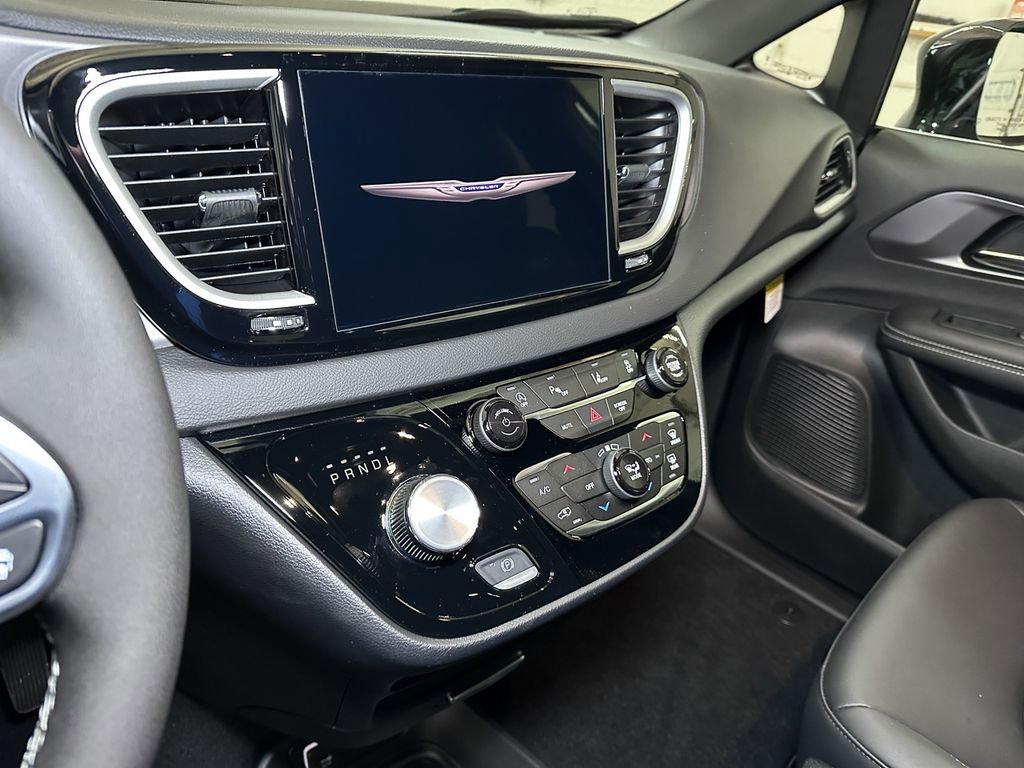 New 2026 Chrysler Voyager LX image 33