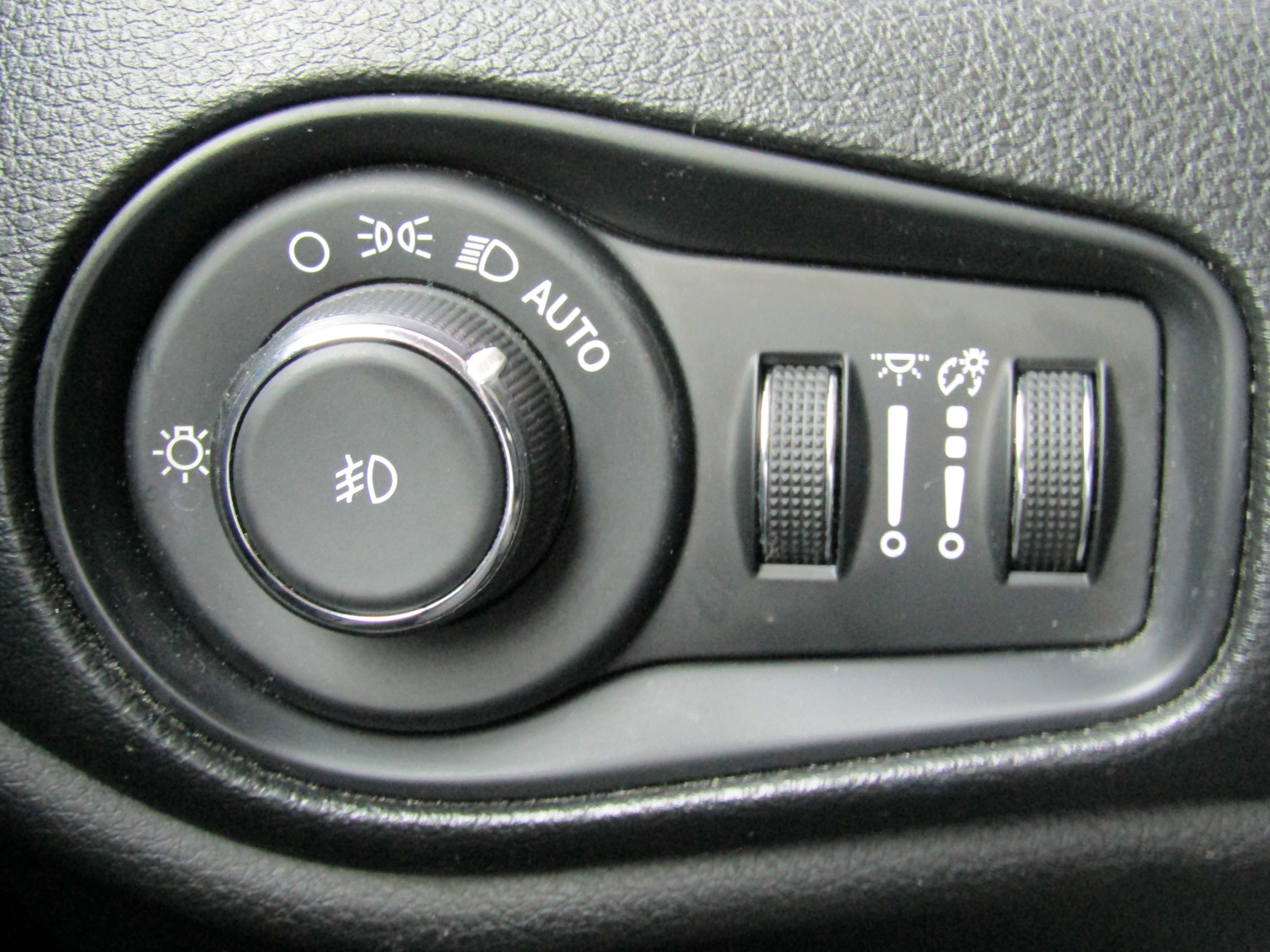 Used 2020 Jeep Renegade Altitude FWD image 18