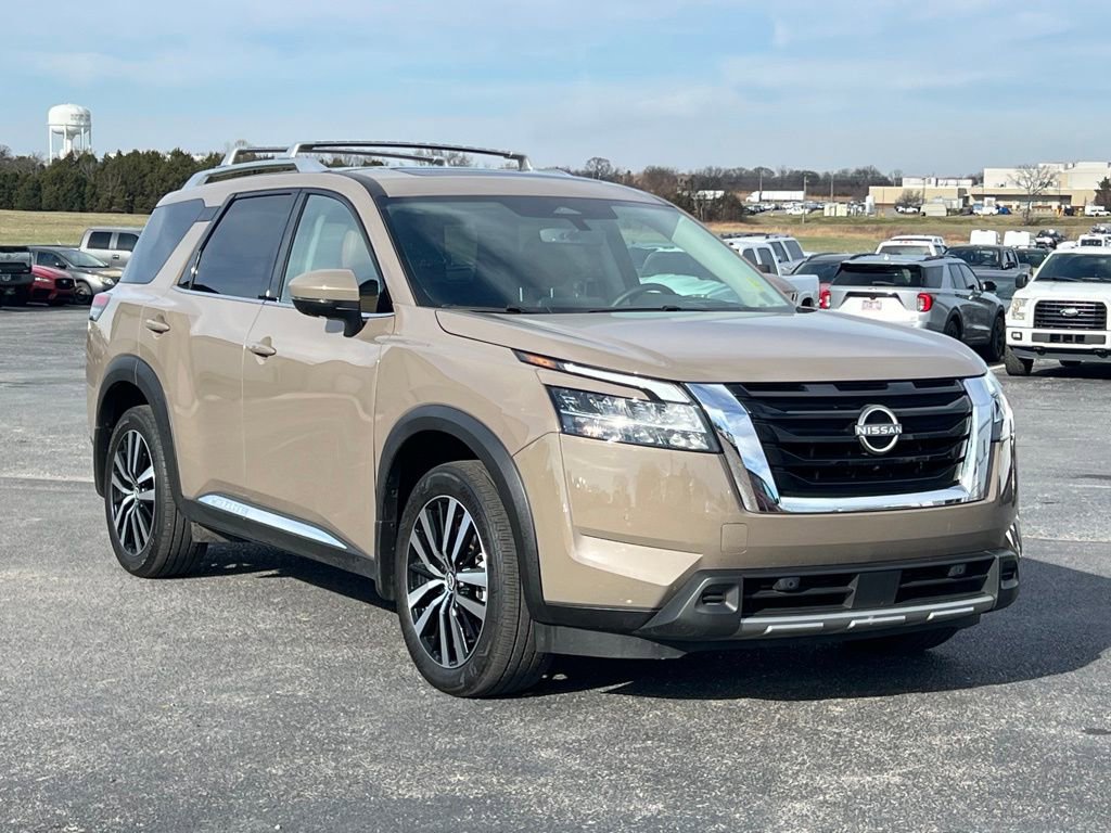 Used 2024 Nissan Pathfinder Platinum w/ Cargo Package image 2