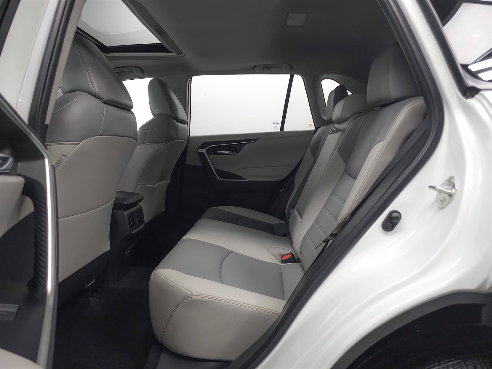 Certified 2022 Toyota RAV4 XLE Premium AWD/4WD image 9