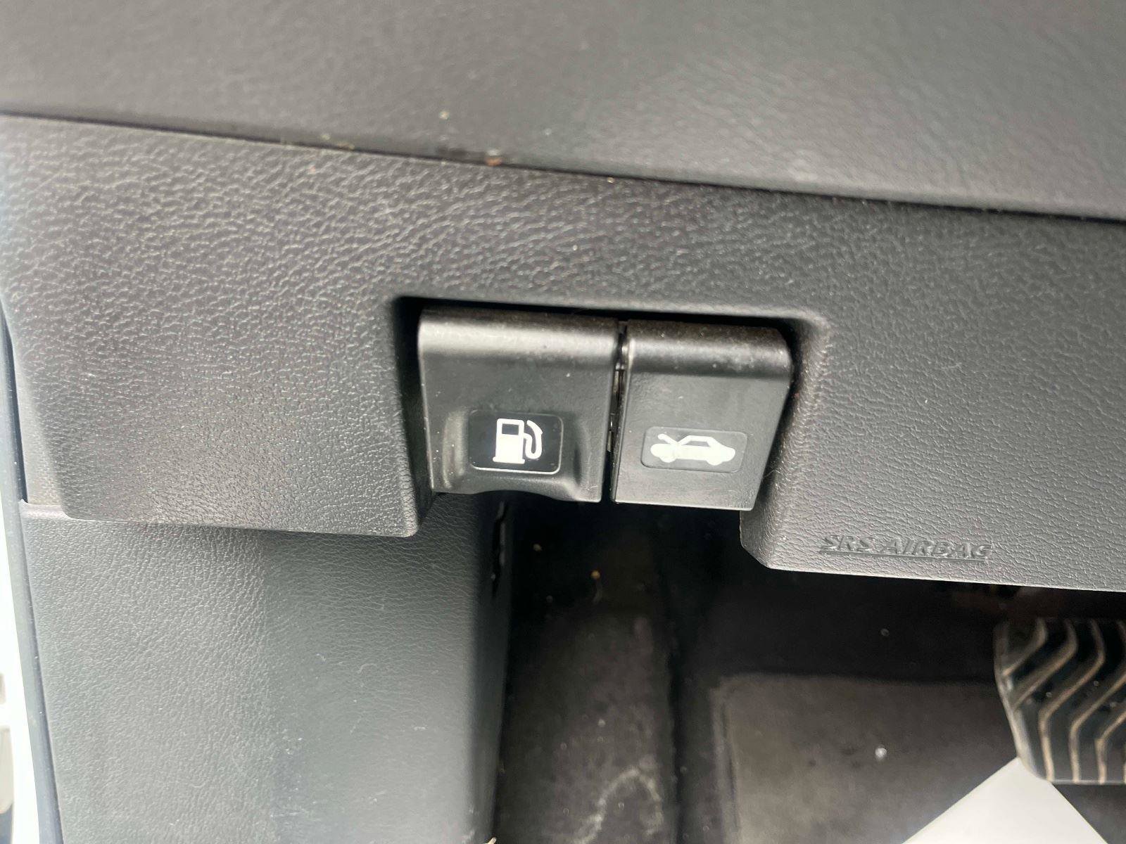 Used 2021 Nissan Kicks SV image 30