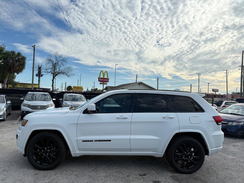 Used 2019 Jeep Grand Cherokee Altitude RWD image 8