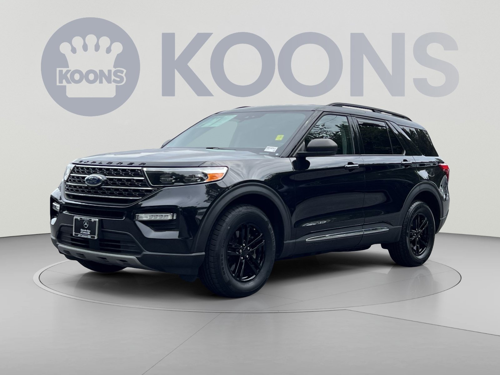 Used 2020 Ford Explorer XLT w/ Equipment Group 202A AWD/4WD image 1