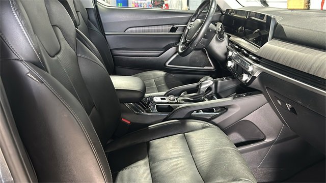 Used 2024 Kia Telluride EX image 12