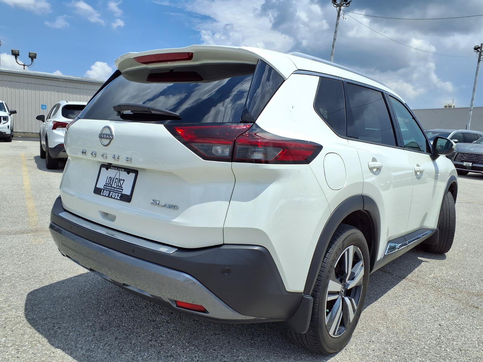 Used 2023 Nissan Rogue SL AWD/4WD image 34