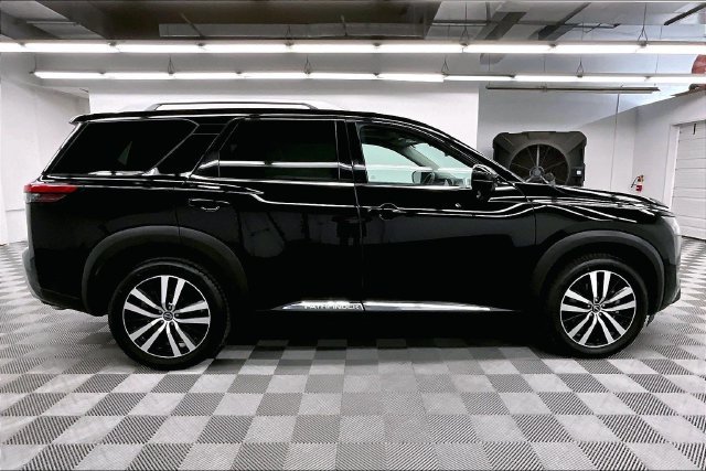 Used 2025 Nissan Pathfinder Platinum AWD/4WD image 15