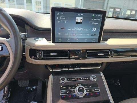 Used 2023 Lincoln Aviator Reserve w/ Equipment Group 201A AWD/4WD image 13