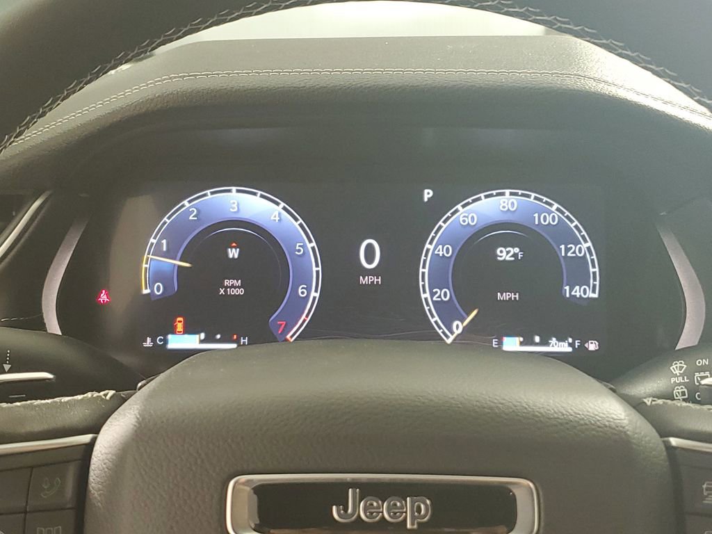 New 2025 Jeep Grand Cherokee Limited w/ Black Appearance Package image 25