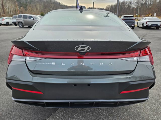 Used 2024 Hyundai Elantra SEL w/ Convenience Package FWD image 7