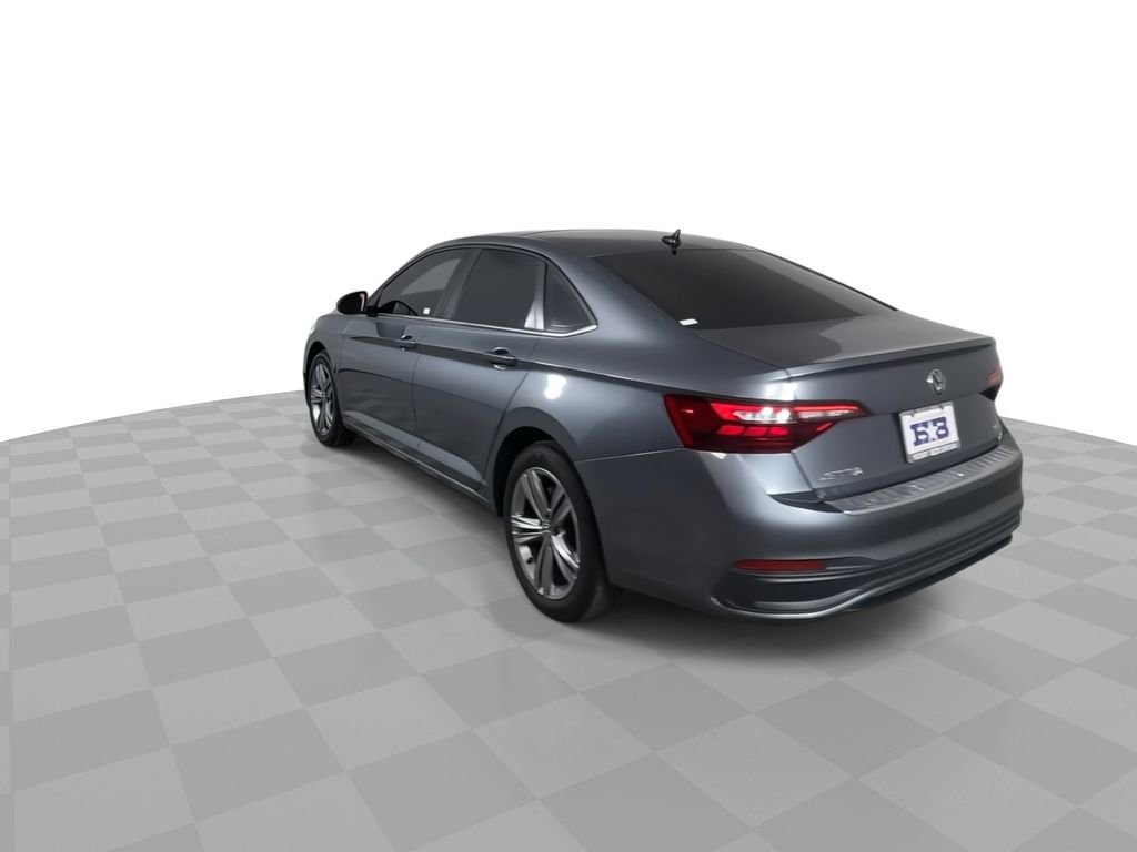Used 2024 Volkswagen Jetta SE w/ Panoramic Sunroof Package FWD image 6
