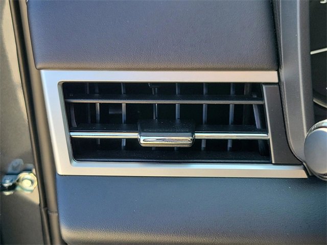 Used 2025 Mitsubishi Outlander SE image 33