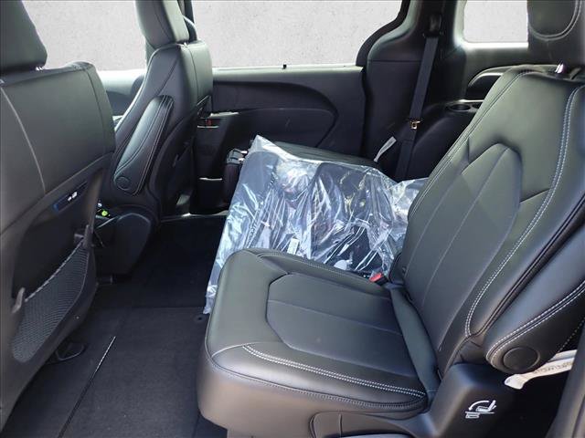 New 2027 Chrysler Pacifica Select FWD image 10