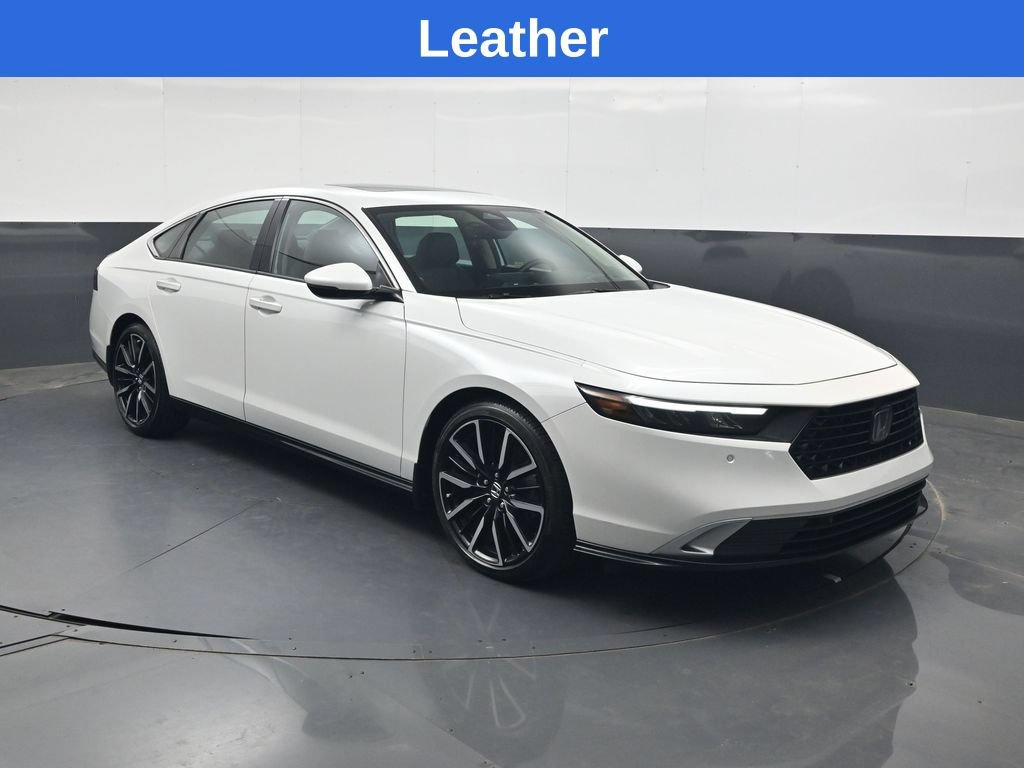Used 2023 Honda Accord Touring image 2