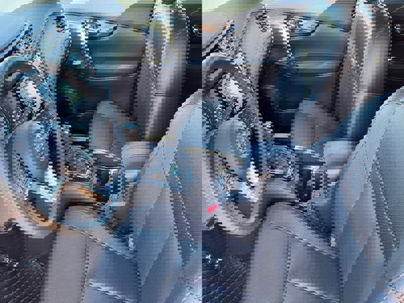 Used 2018 Nissan Rogue SL image 16