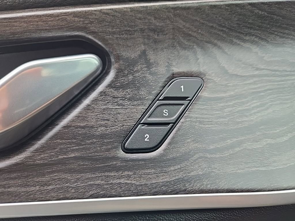 Used 2023 Jeep Grand Cherokee L Limited w/ Black Appearance Package image 20