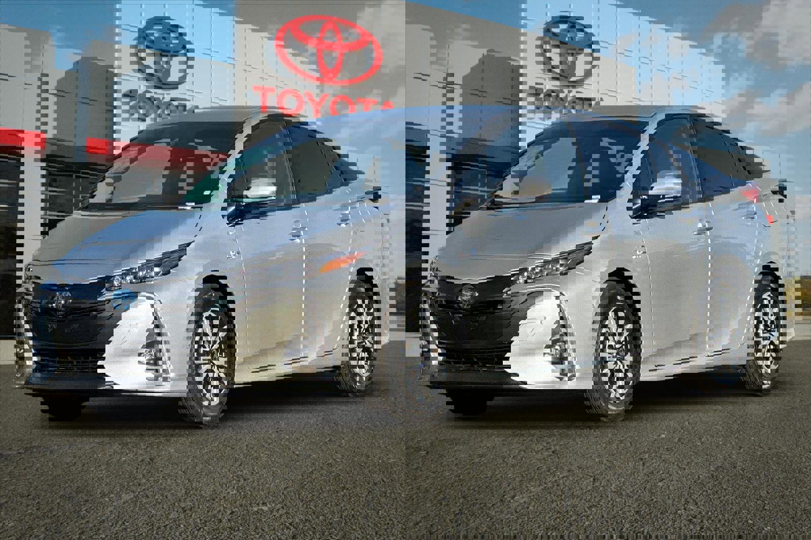 Certified 2019 Toyota Prius Prime Advanced w/ Preferred Accessory Package image 7