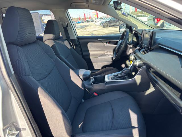 Used 2022 Toyota RAV4 LE image 15
