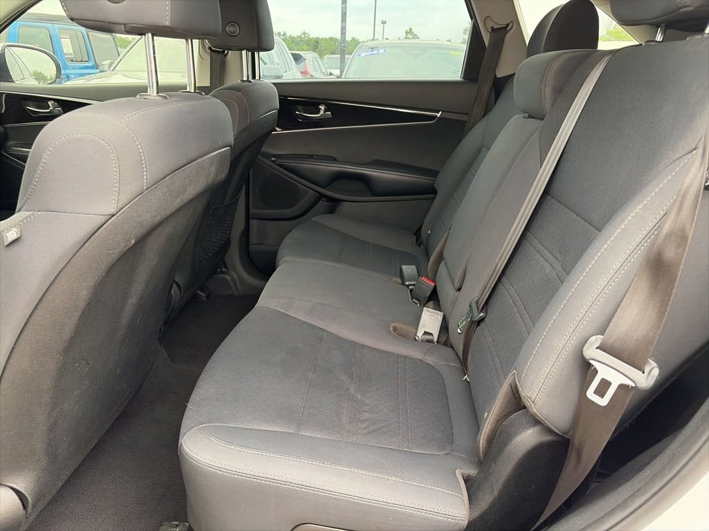 Used 2019 Kia Sorento L FWD image 9