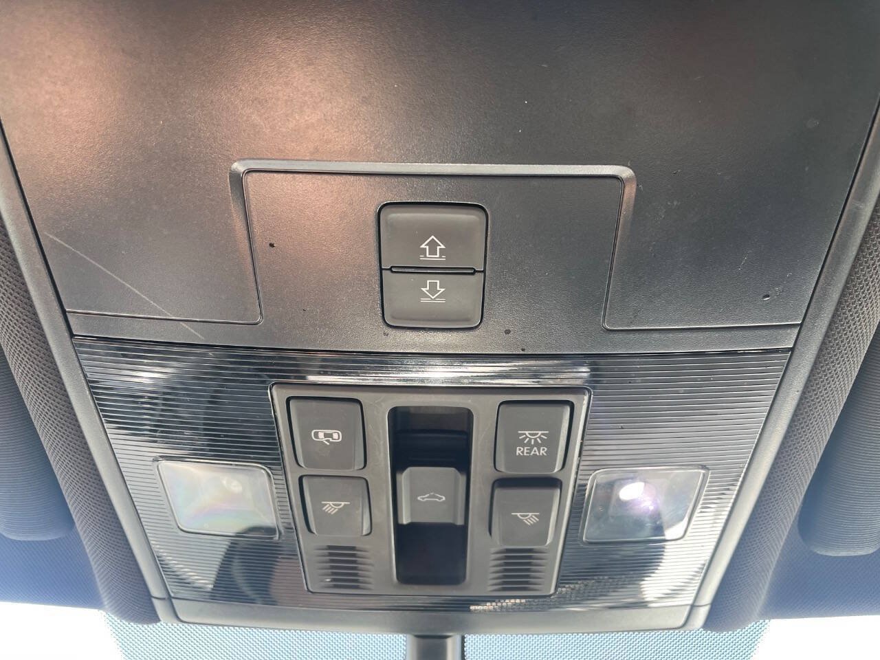 Used 2018 Volkswagen Tiguan SEL w/ R-Line Package FWD image 30