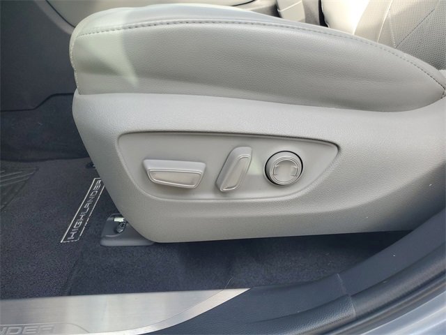 Used 2022 Toyota Highlander Platinum image 17