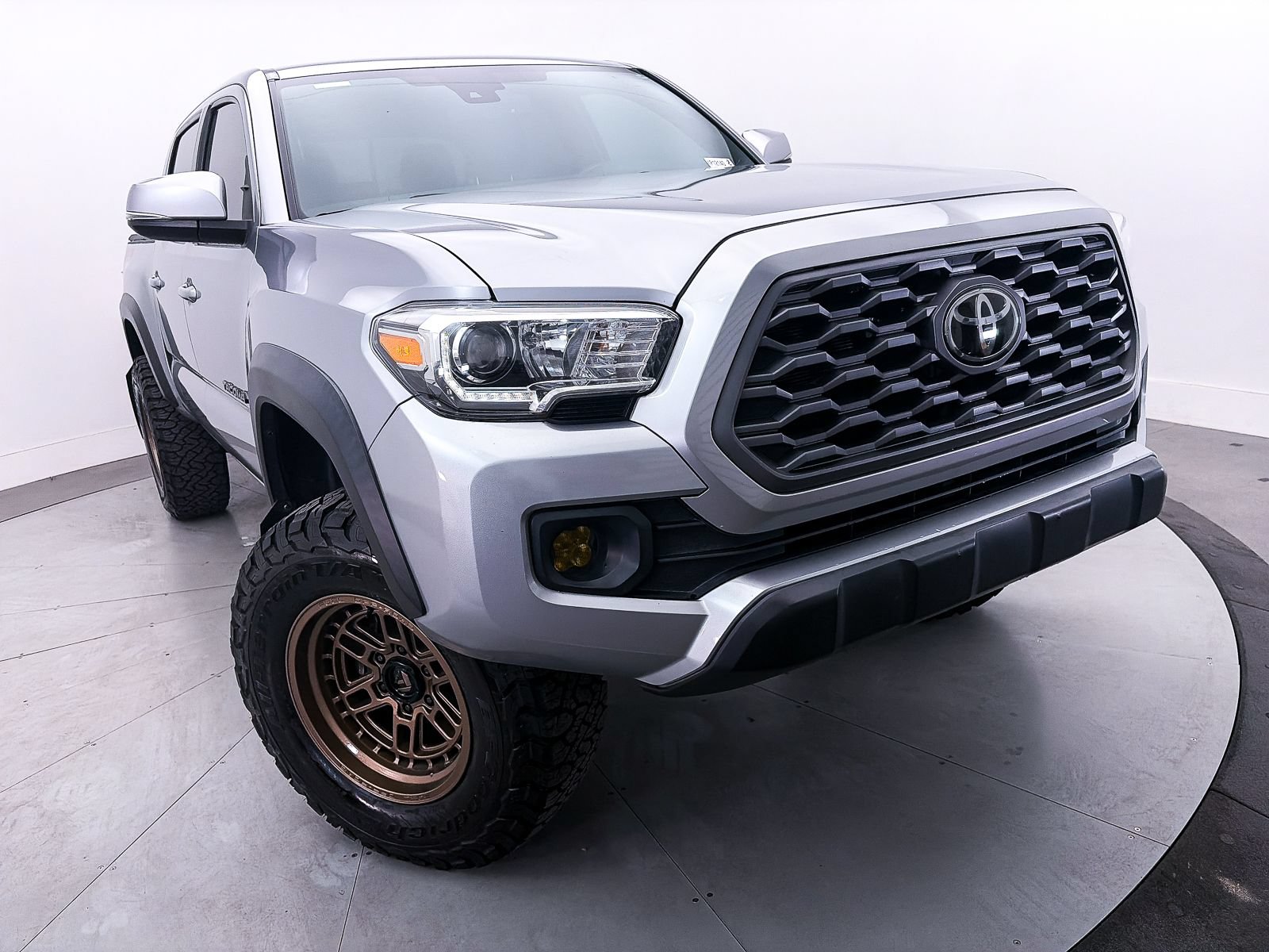 Used 2021 Toyota Tacoma TRD Off-Road w/ Technology Package AWD/4WD image 10