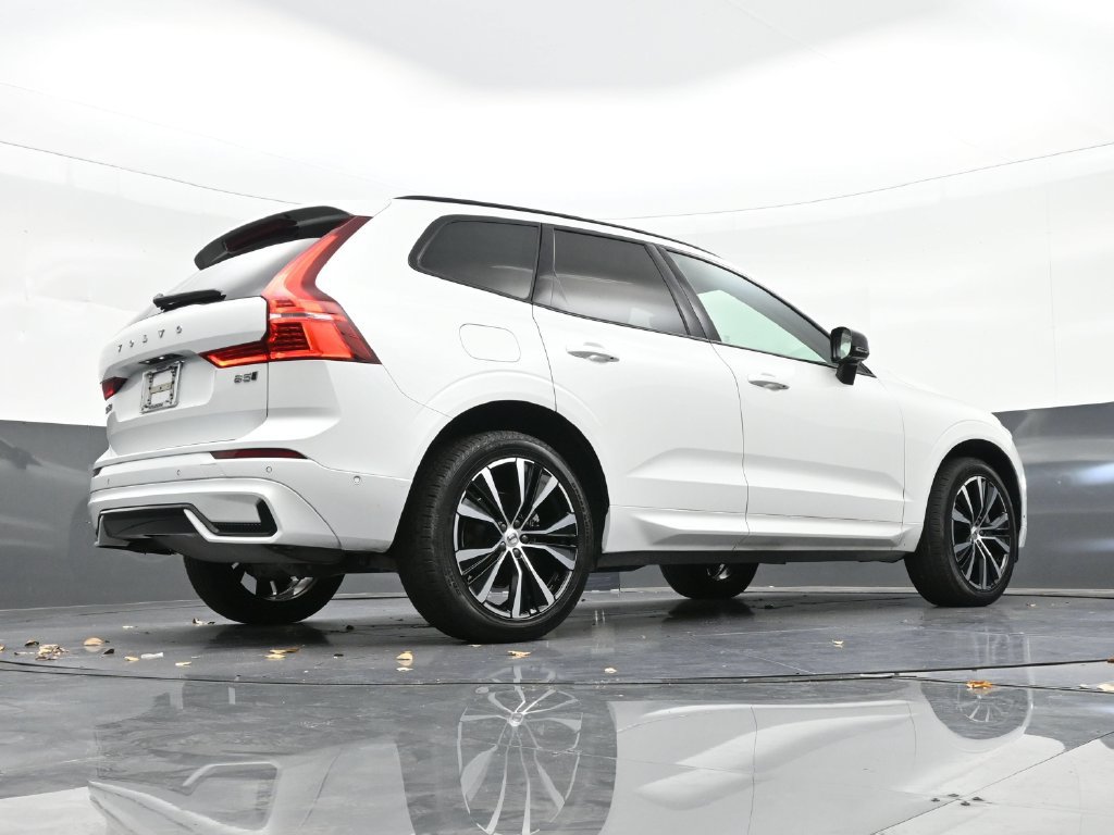 Certified 2024 Volvo XC60 B5 Plus AWD/4WD image 22
