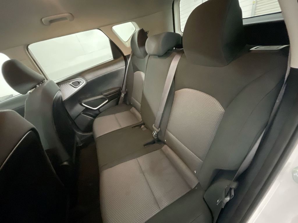 Used 2023 Kia Soul LX w/ LX Technology Package image 21