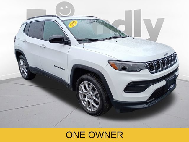 Used 2023 Jeep Compass Latitude w/ Sun and Sound Group AWD/4WD image 3