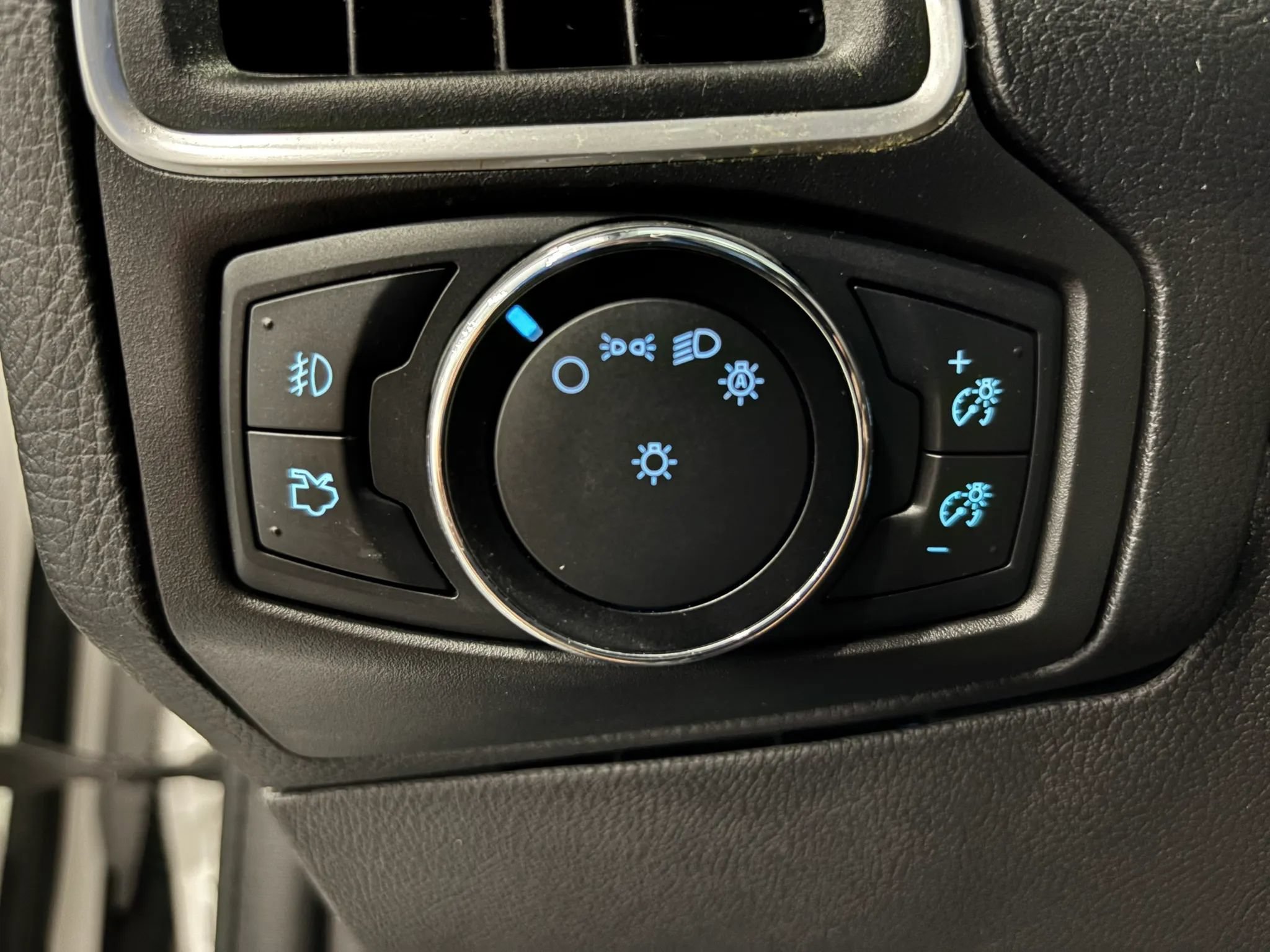 Used 2014 Ford Focus Titanium FWD image 32