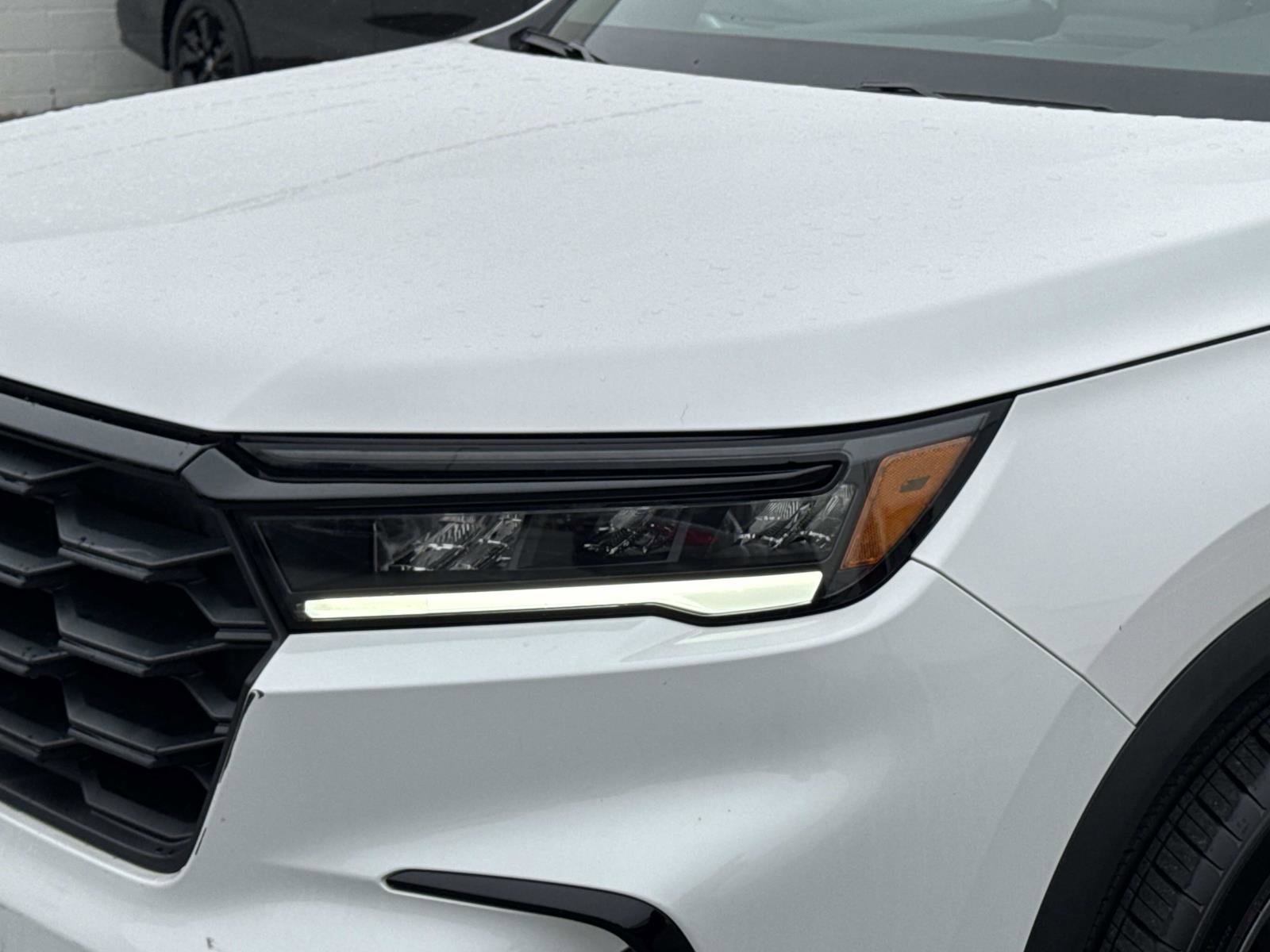 Used 2025 Honda Pilot Sport image 27