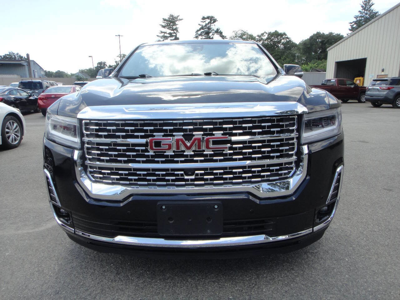 Used 2021 GMC Acadia SLT w/ Premium Package image 2
