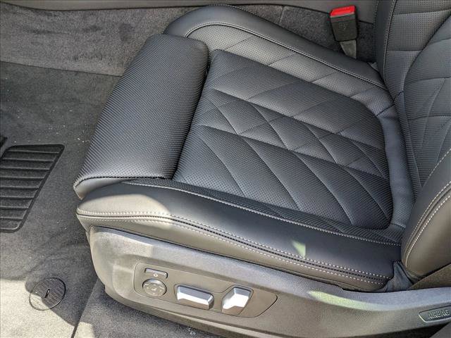 Used 2026 BMW X5 xDrive50e w/ M Sport Package image 4