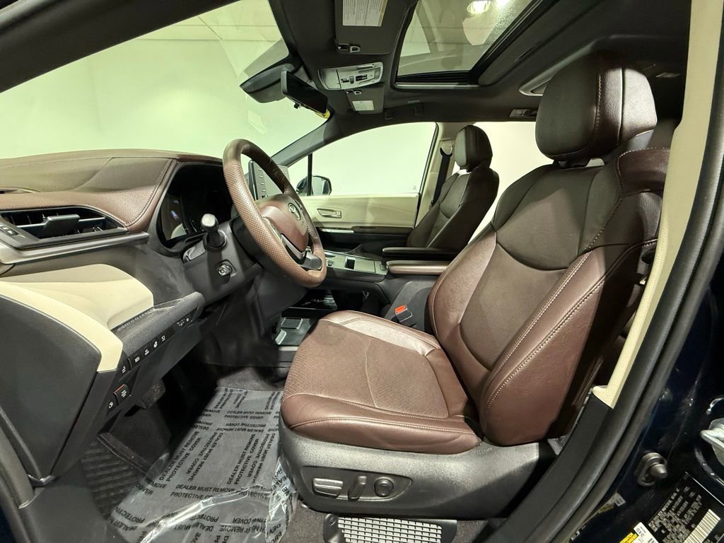 Certified 2023 Toyota Sienna Platinum image 12