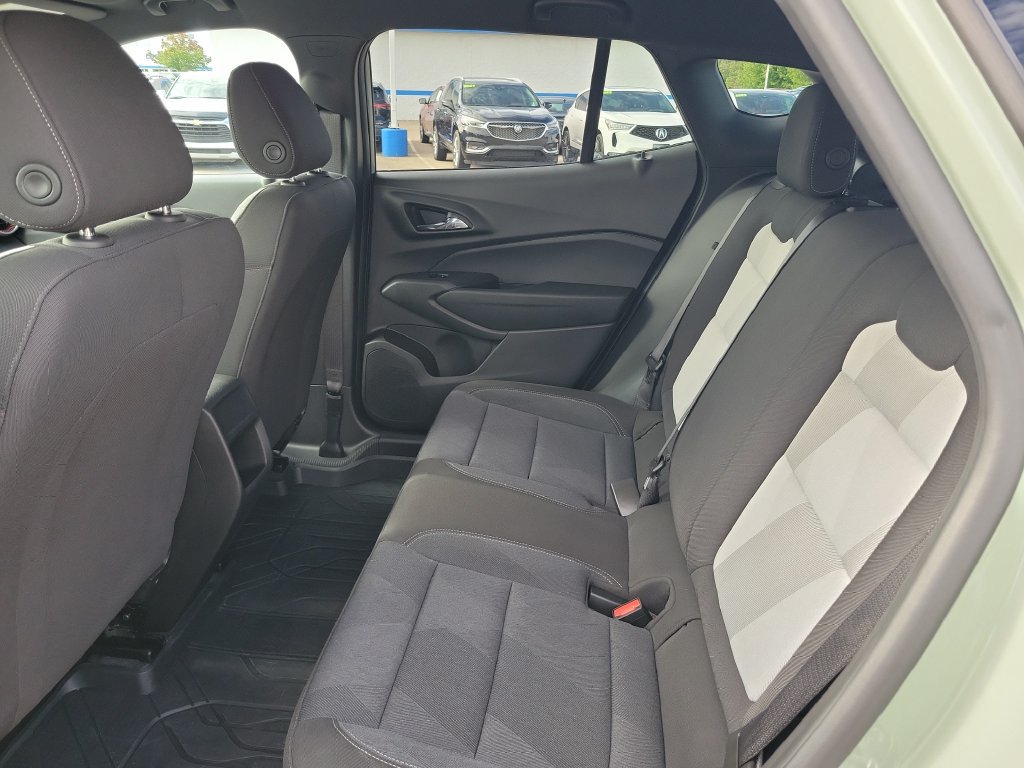 Used 2024 Chevrolet Trax RS w/ Driver Confidence Package FWD image 27