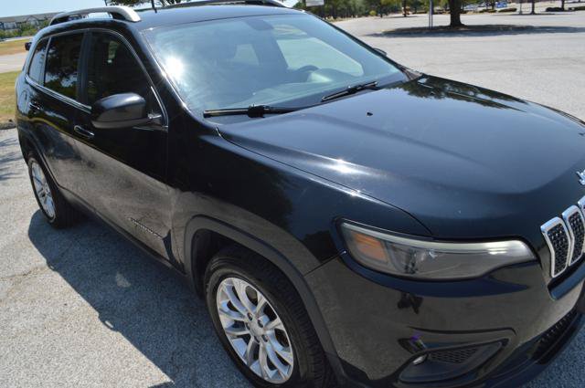 Used 2019 Jeep Cherokee Latitude w/ Popular Appearance Group FWD image 3