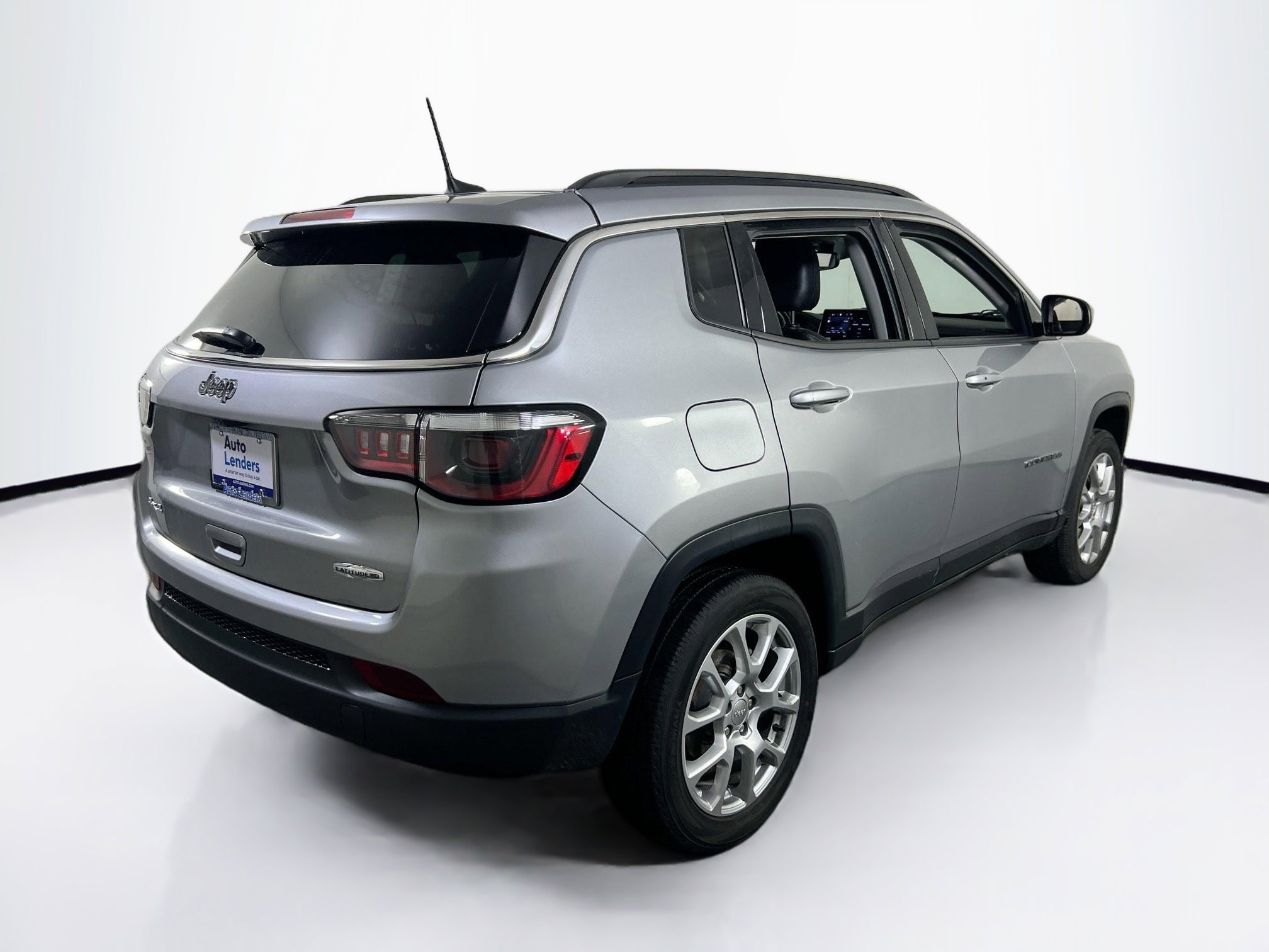 Used 2022 Jeep Compass Latitude image 5