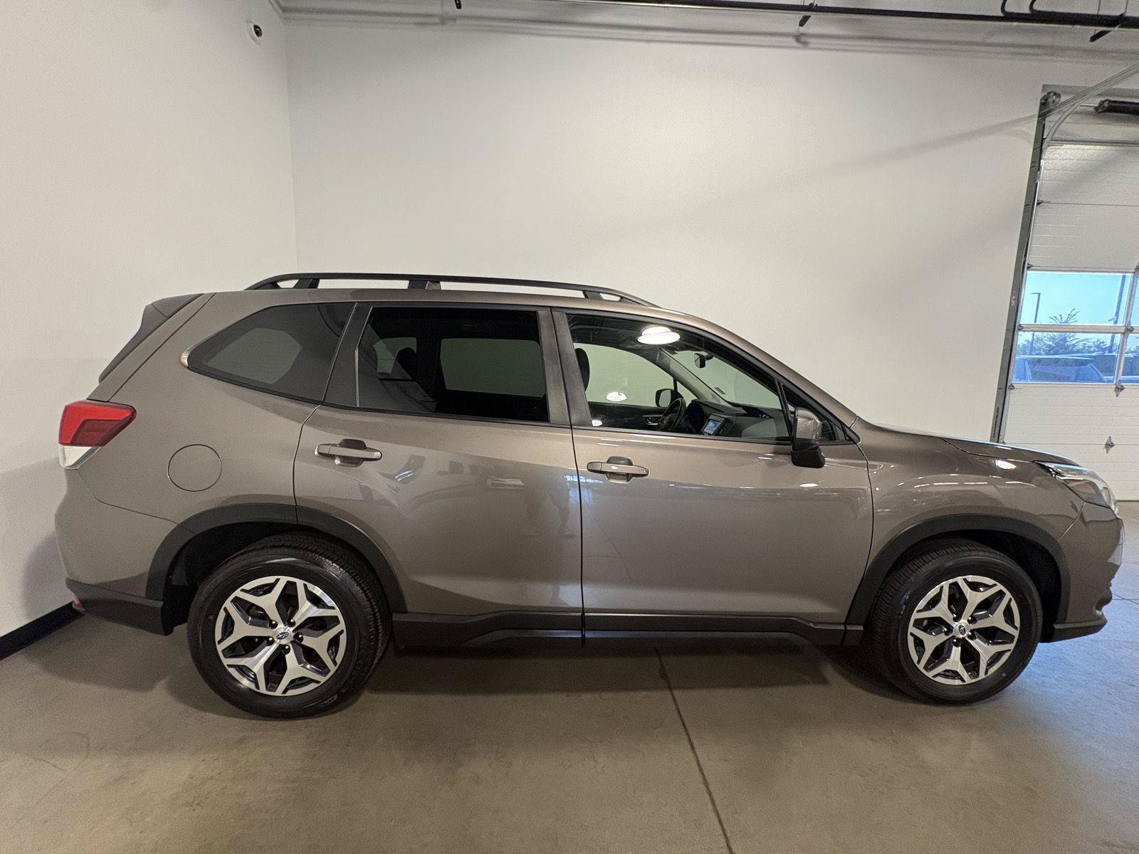Used 2024 Subaru Forester Premium AWD/4WD image 3