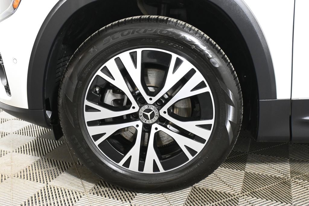 Certified 2024 Mercedes-Benz GLB 250 image 12