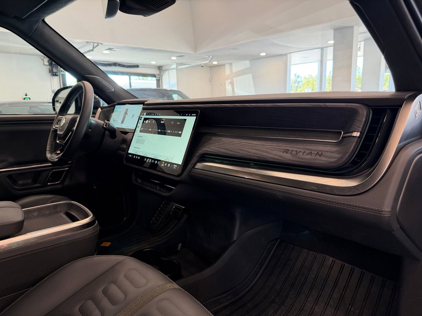 Used 2023 Rivian R1S Adventure AWD/4WD image 16