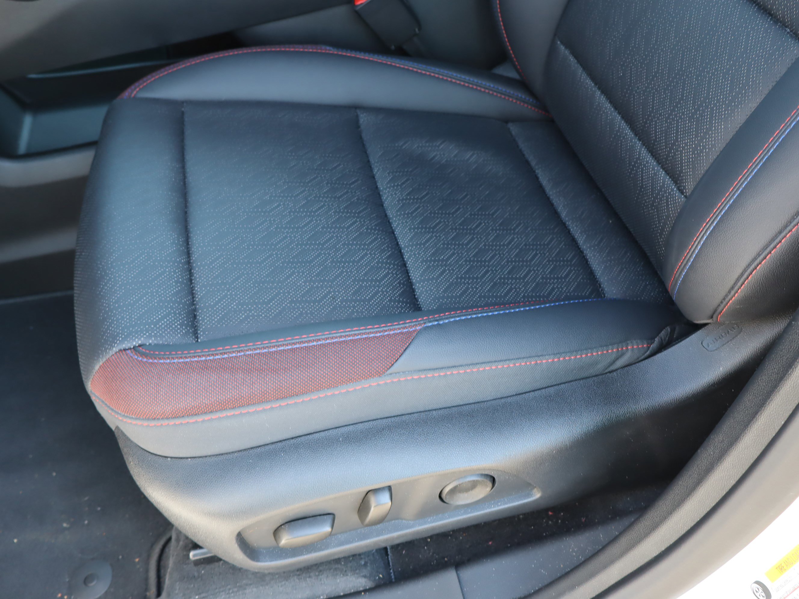 Used 2025 Chevrolet Equinox RS w/ Safety and Technology Package image 17