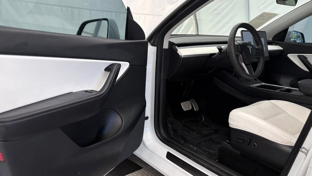 Used 2022 Tesla Model Y Performance AWD/4WD image 34