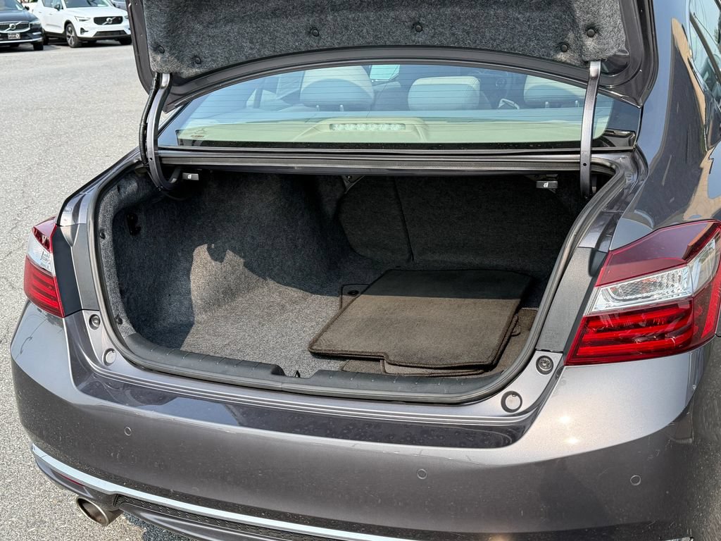 Used 2017 Honda Accord Touring image 19