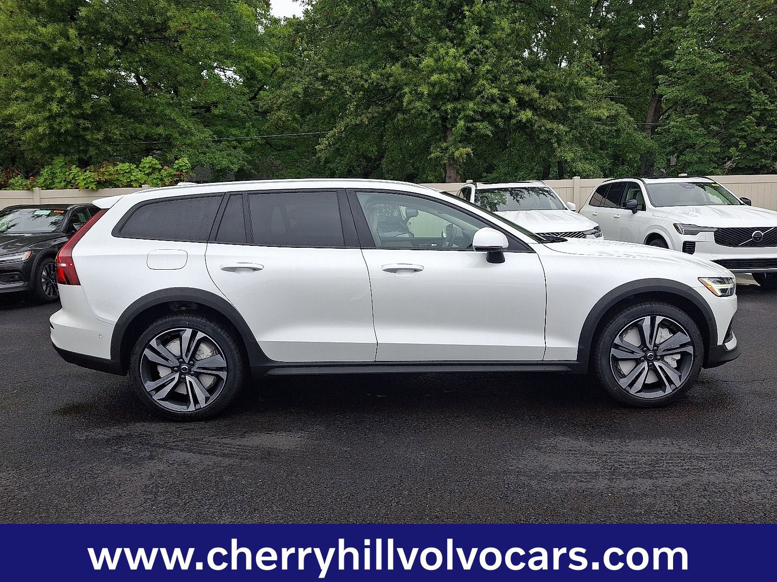 New 2026 Volvo V60 B5 Cross Country Plus w/ Protection Package Premier image 8